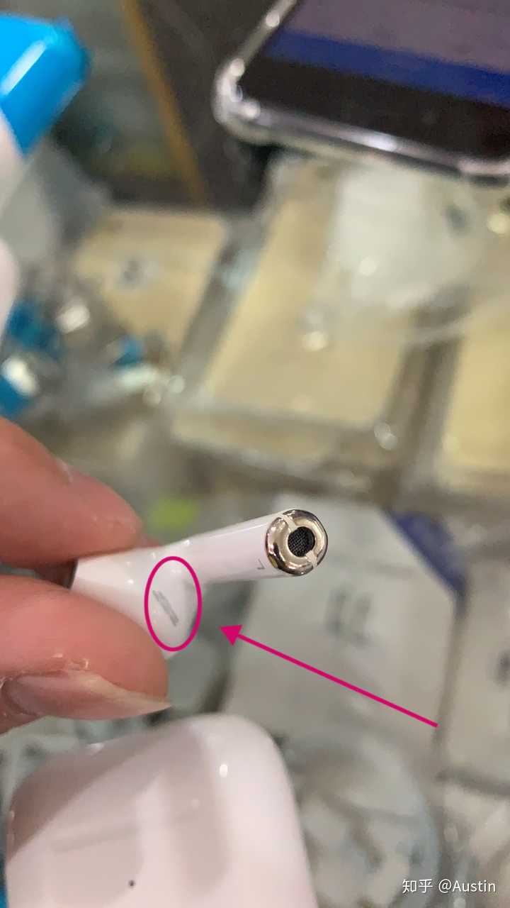 我以前在华强北买过一款airpods一比一的二代,两只耳机上,充电仓上