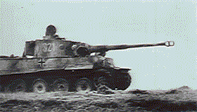 1943年7月,德军虎式坦克s21号正在库尔斯克大草原上行驶,该坦克采用了