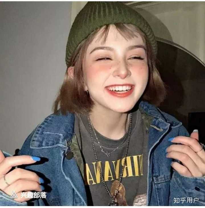 一个女生经常换微信头像的目的或者心理是什么?