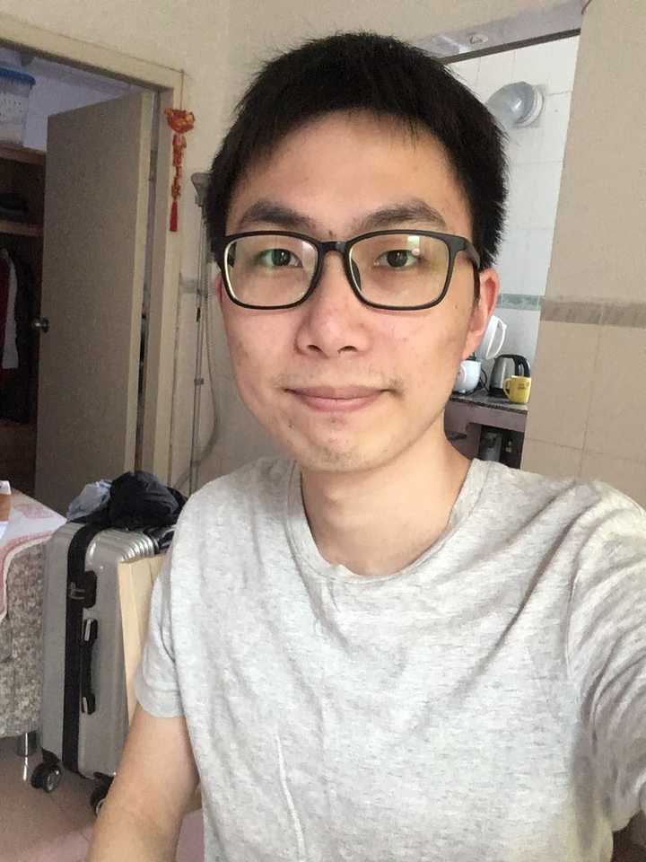 一个常年戴眼镜的人,突然摘下眼镜戴上隐形会有多惊艳