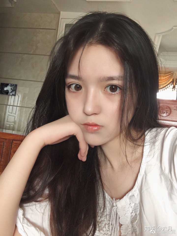 高中时素颜就好看的女生长大化妆后岂不是逆天吗?