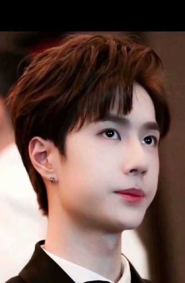 分享一个你觉得王一博最苏的瞬间,好不好?