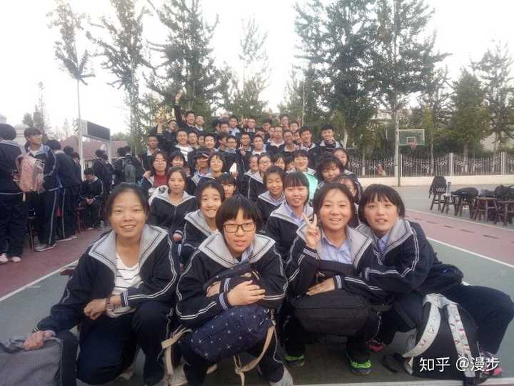 中国有哪些高中有漂亮的校服?
