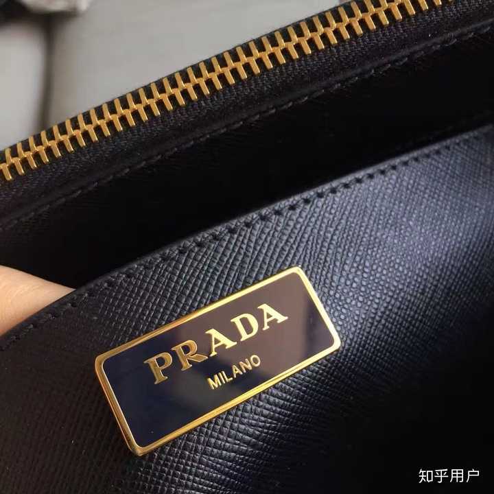 prada樱花粉杀手包求高人鉴定真假?