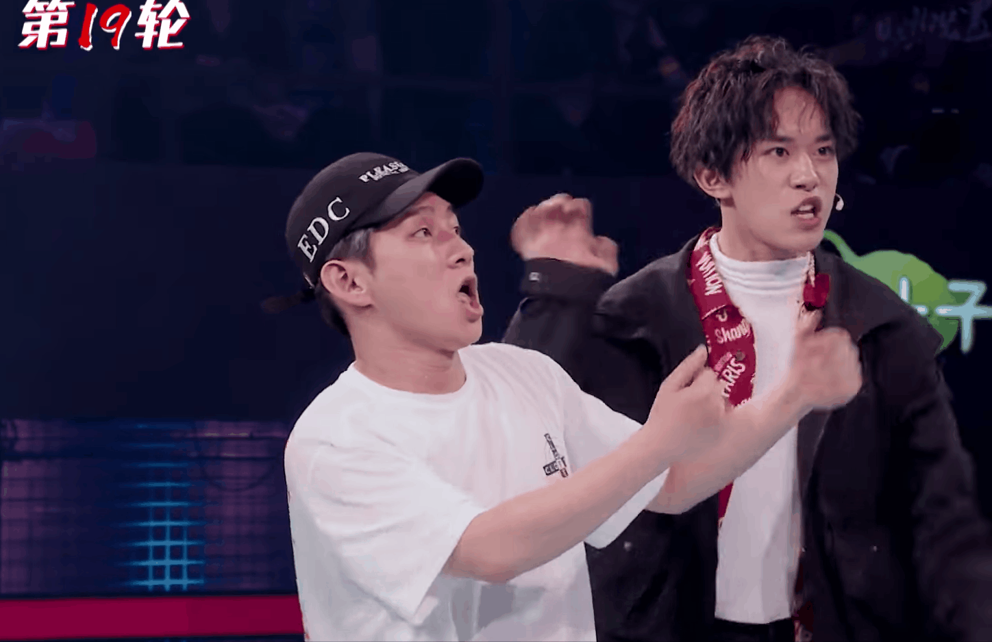 就是街舞1》收官战易烊千玺跟罗志祥在选手 battle 时的帮跳?