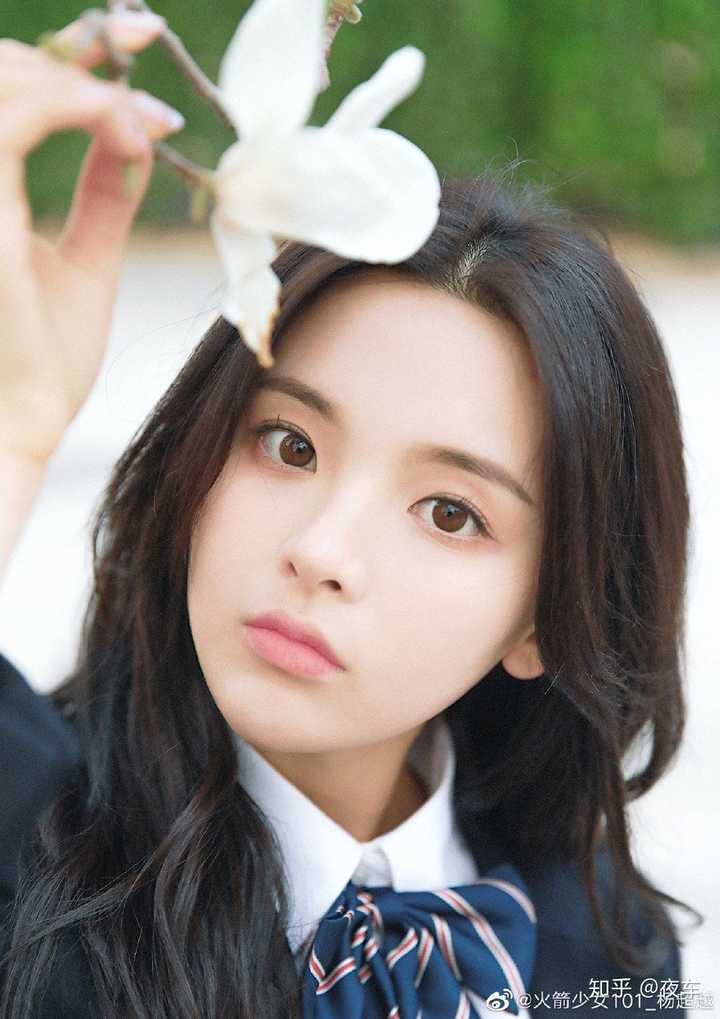 为什么很多人都觉得杨超越的颜值惊为天人,甚至说是超高颜值?