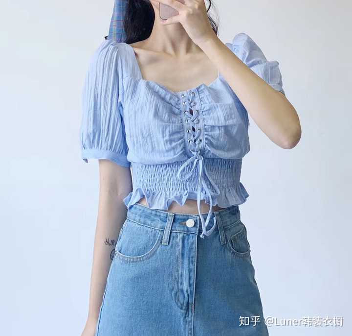 肩膀宽的女生适合穿拼色短袖衣服吗?