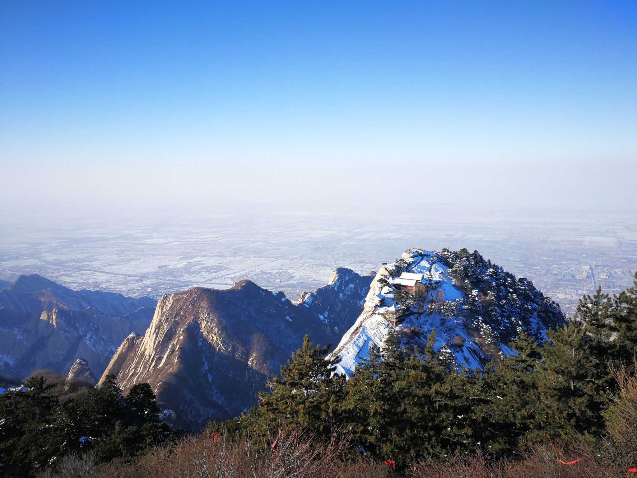 今年年初四条单身女汉子攀登华山.