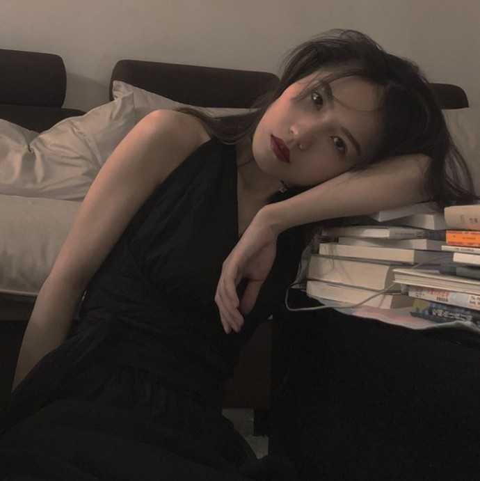 有什么看起来很不好惹 很高冷的女生头像?