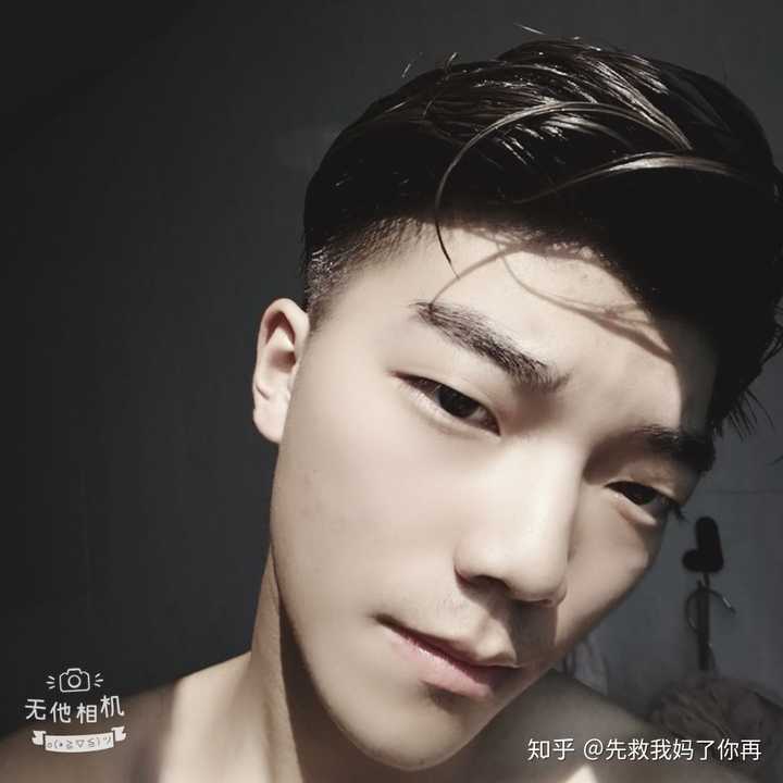 又留了一两个月吧,我终于有了三七分大背头了真的好喜欢