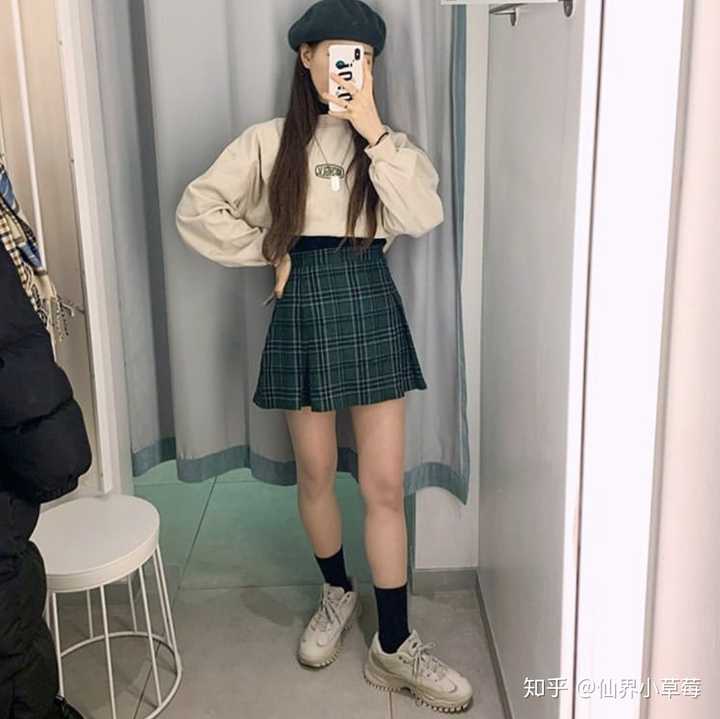 因为现在是四月份,还是有一点凉意的,因此分享一些保暖又适合学生党的