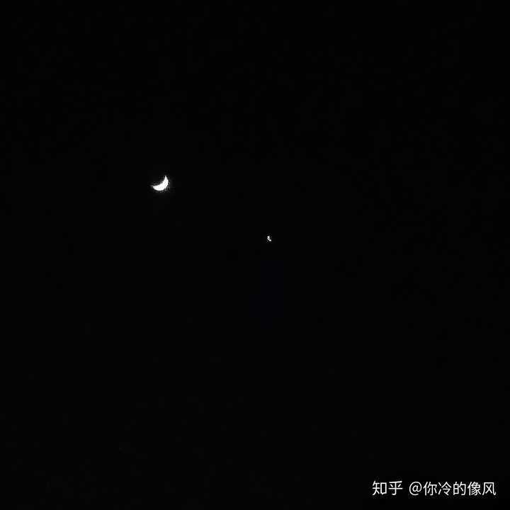 月亮旁边最亮的那颗星星是什么星2月20号晚上8点左右看到的如图