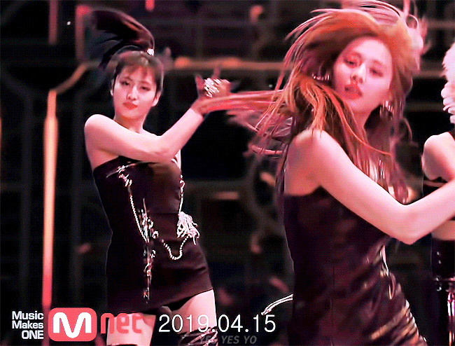 twice周子瑜的脸和身材怎么样,pc为什么捧她是神颜?