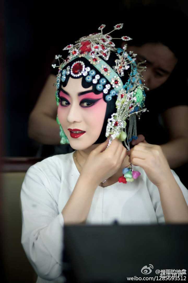 有没有炒鸡好看的京剧女演员图片?