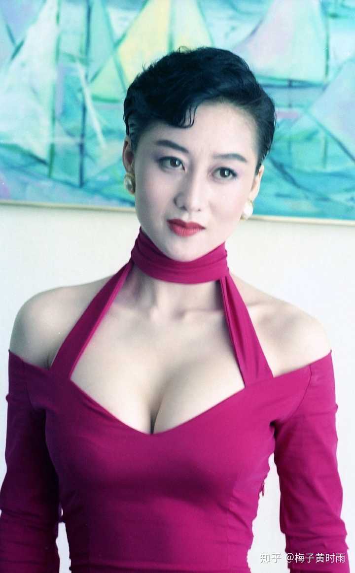 撇开巨乳,利智真的美艳动人吗?