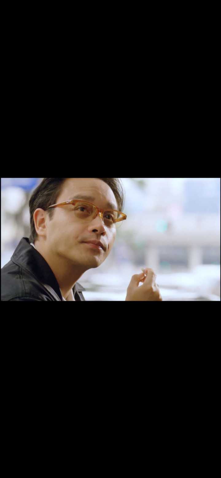 有没有高清无水印的张国荣三格壁纸啊?