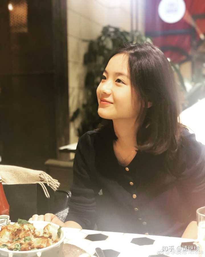 为什么李庚希的长相在男生中人气那么高?