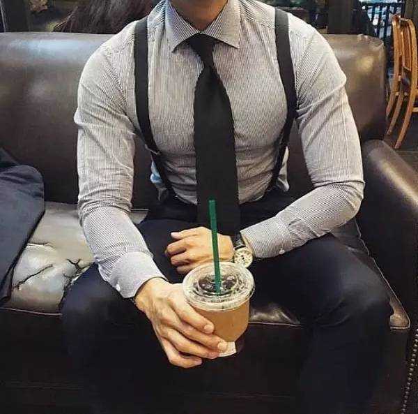 健身一年,你会发现自己穿衣服也很好看 现在的你,因为身材好 穿西装