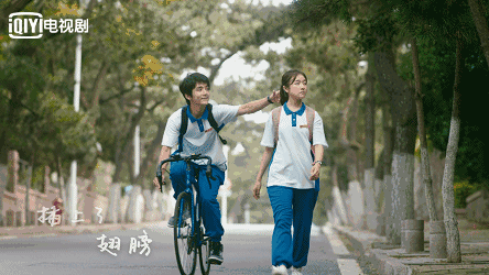 一起主演电视剧《你好,旧时光》 有那么一瞬间我觉得他们就是余周周