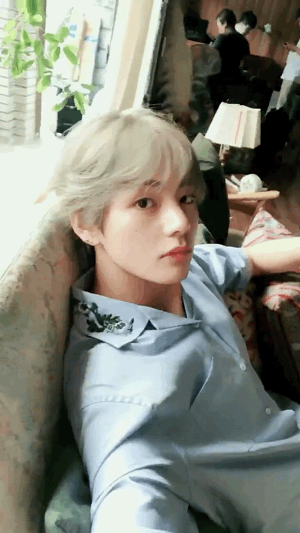 如何评价防弹少年团金泰亨的颜?