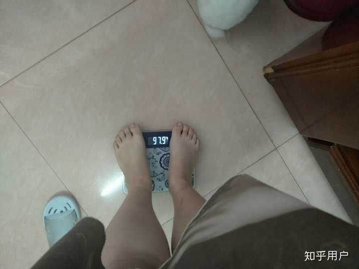 直接上图,本人黑龙江妹子,净身高175cm今天量的体重,数字是公斤,大家