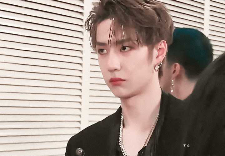 王一博哪一点最打动你呢?是哪张图/哪件事让你躺平坑底的呢?