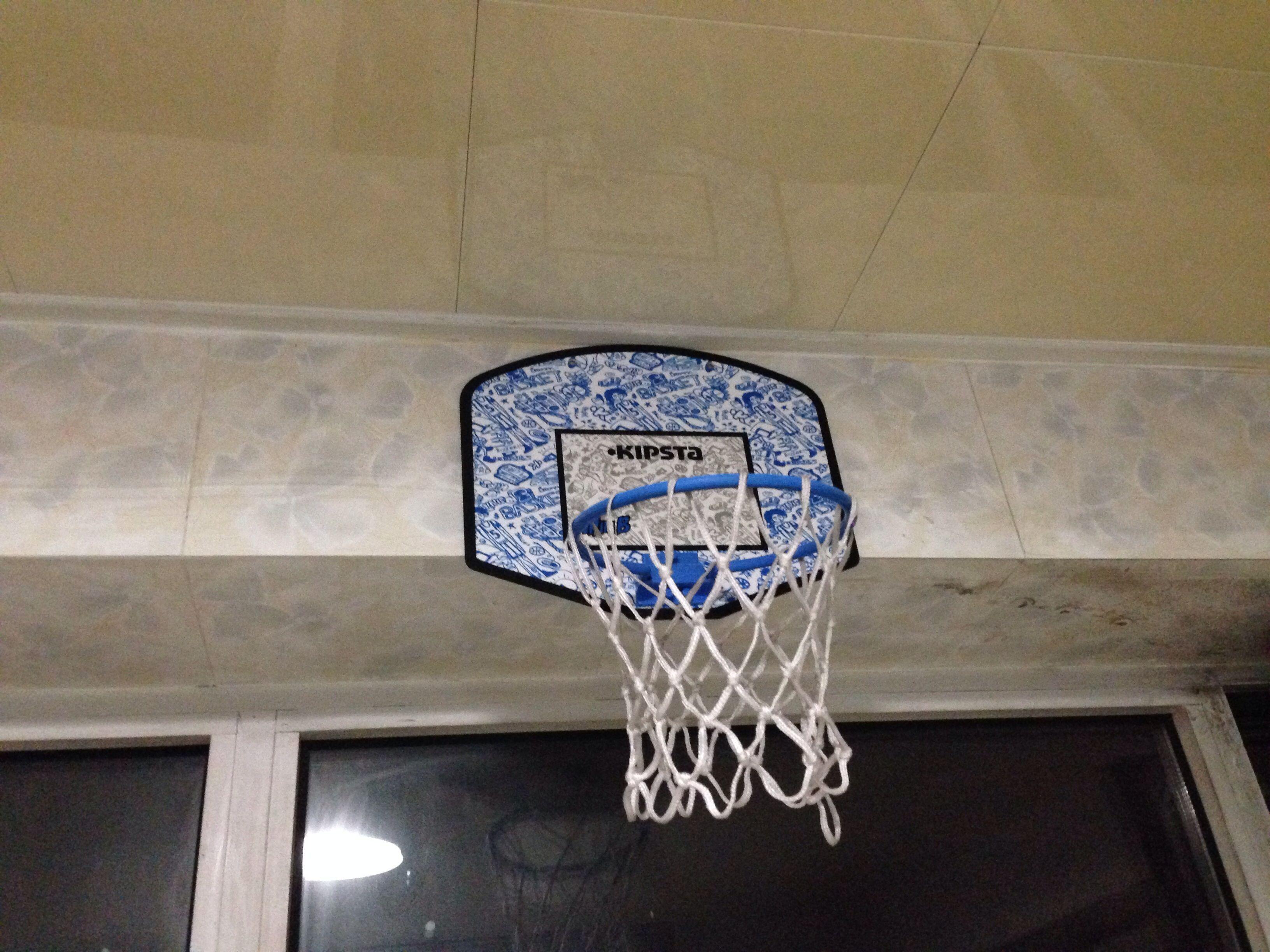 想在家里修建一个小型篮球场,最少需要多大的