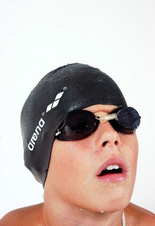 如何戴泳帽头发不湿? - Sean Zhang 的回答 - 知