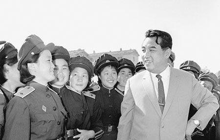 <em>为什么金</em>正恩要留那么个性的<em>头发</em>呢?作为领导