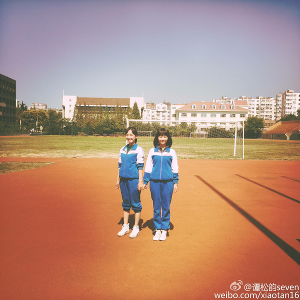 (左边是蒋年年 就是β)