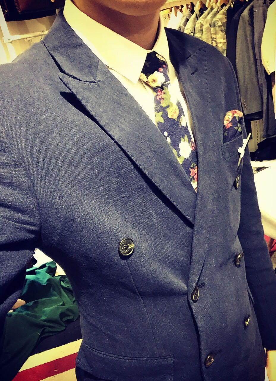 为什么国人穿西装不放口袋巾? - 鬼喷喷的回答