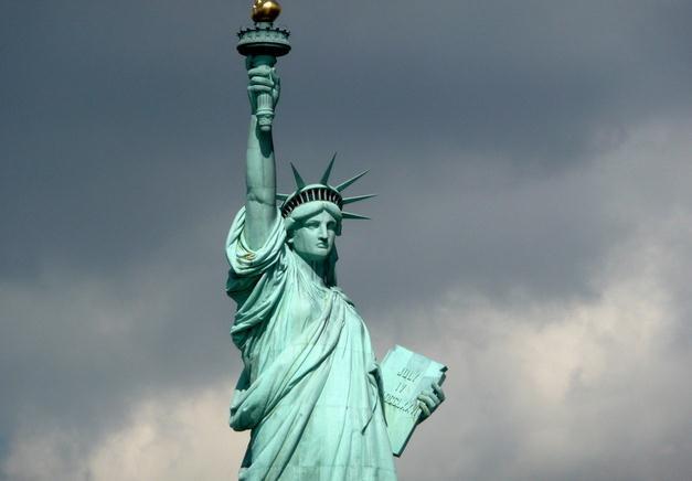 她是美国人民摆脱殖民统治的象征,是自由的象征.