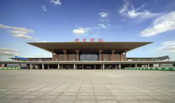 中国的高铁站为什么总是建得那么偏远？