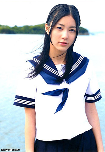 松井珠理奈 印象中小珠的经典造型都是中分.