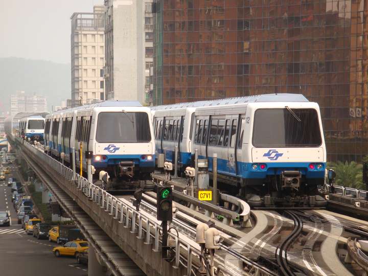 广州地铁的 apm 线(automated people mover)使用的是