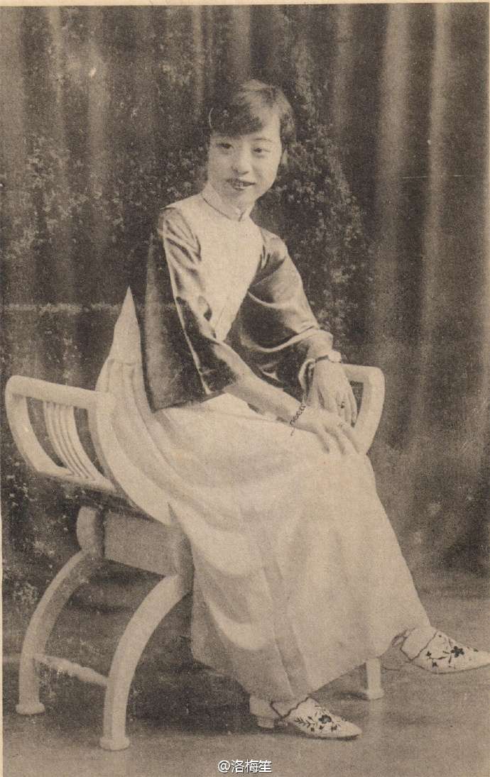 十年代初 1935年左右一名女学生 1934年,香港乒乓球员吕翠英和高丽娥