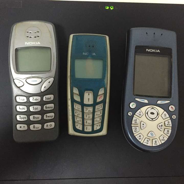 诺基上世纪初出的几款手机.最右是3650.nokia的第二款symbian机.