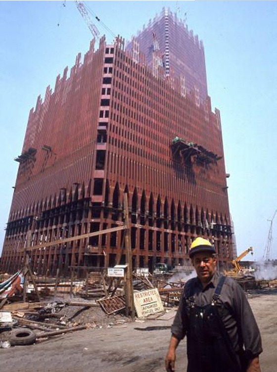911事件中双子塔只是被撞了顶部,为什么整座大楼会坍塌?