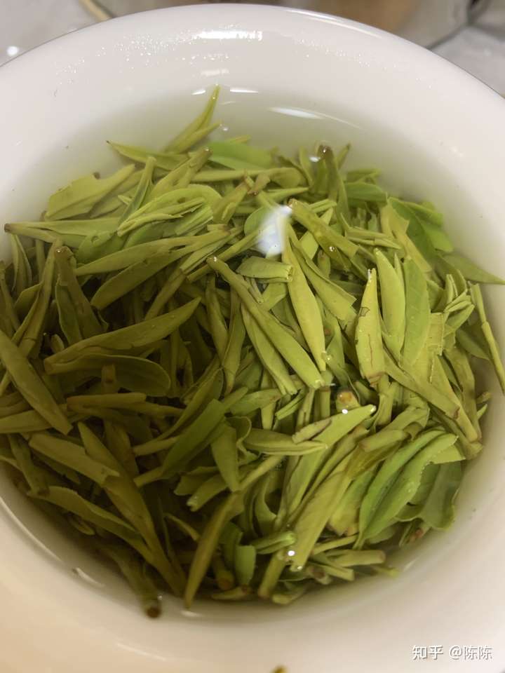 同等价位的西湖龙井与安吉白茶,哪个茶更好喝?