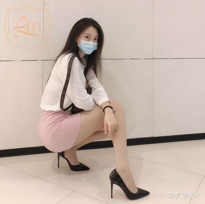 学校或老师要求你穿丝袜是怎样的体验?