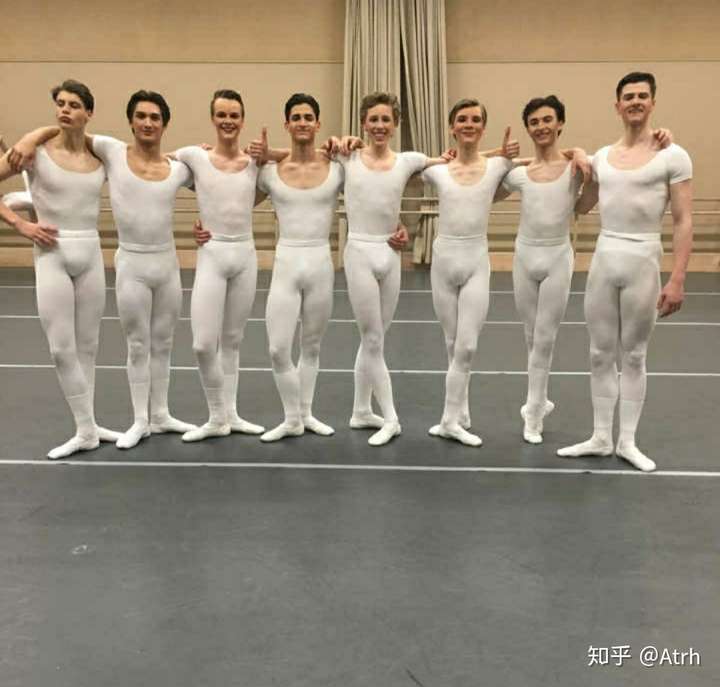 男生学芭蕾要怎么穿?