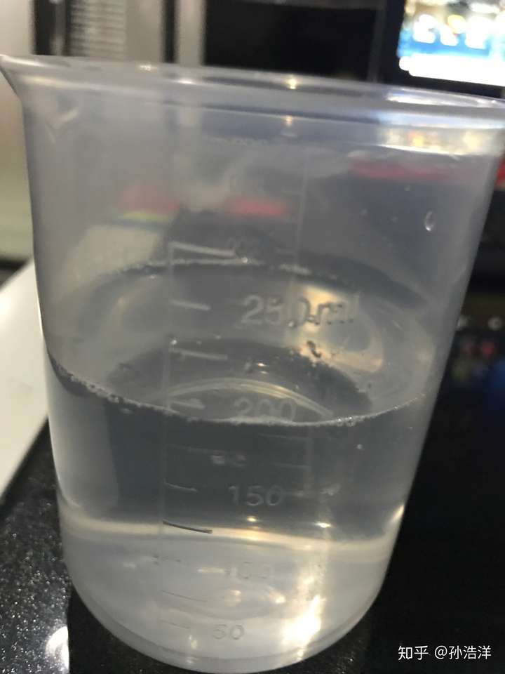 100ml水大概是多少图片,100ml是多少水图片 两满口水,接近200ml,100ml/大口.