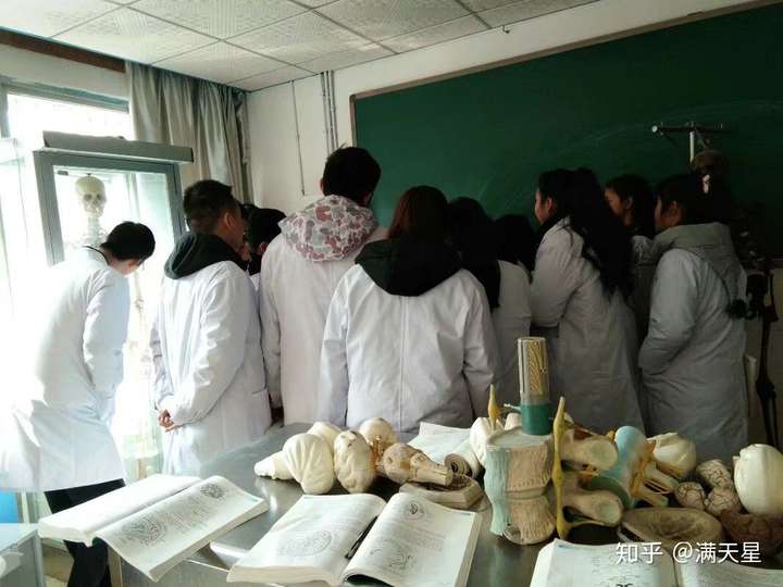 医学生能硬核到什么程度?