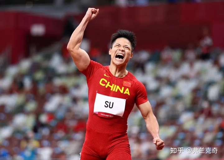 苏炳添在东京奥运会男子 100 米半决赛中跑出 9 秒 83