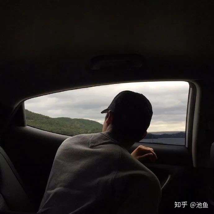 男生用的头像,那种比较偏成熟的风格有吗?