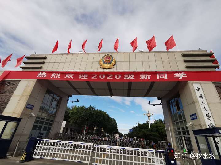 中国人民警察大学的宿舍条件如何?校区内有哪些生活设施?