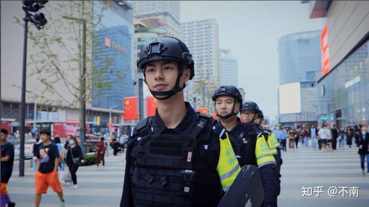 推荐一款全国首档警务纪实观察类真人秀——《守护解放西》