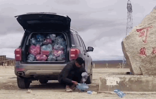 3小伙自费买物资前往西藏 zhuanlan.zhihu.com