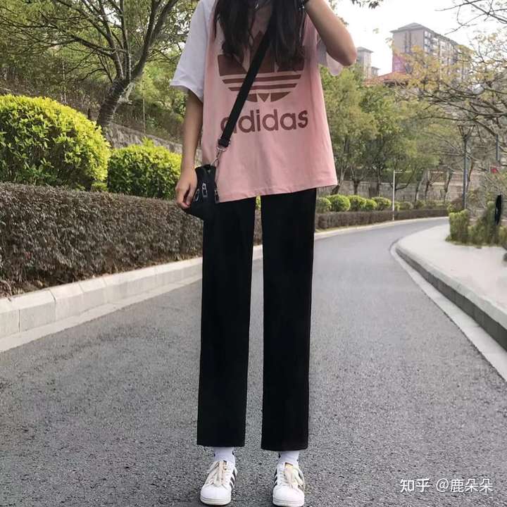 168cm女生完美体重,167身高女生120斤图片 身高168cm,体重130斤女生如何穿搭?