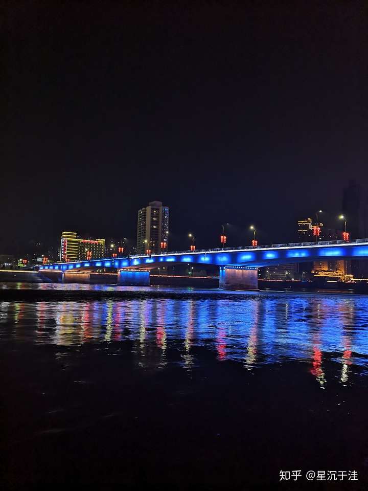 你好,陌生人,可以分享你手机里面的最美夜景图片吗?